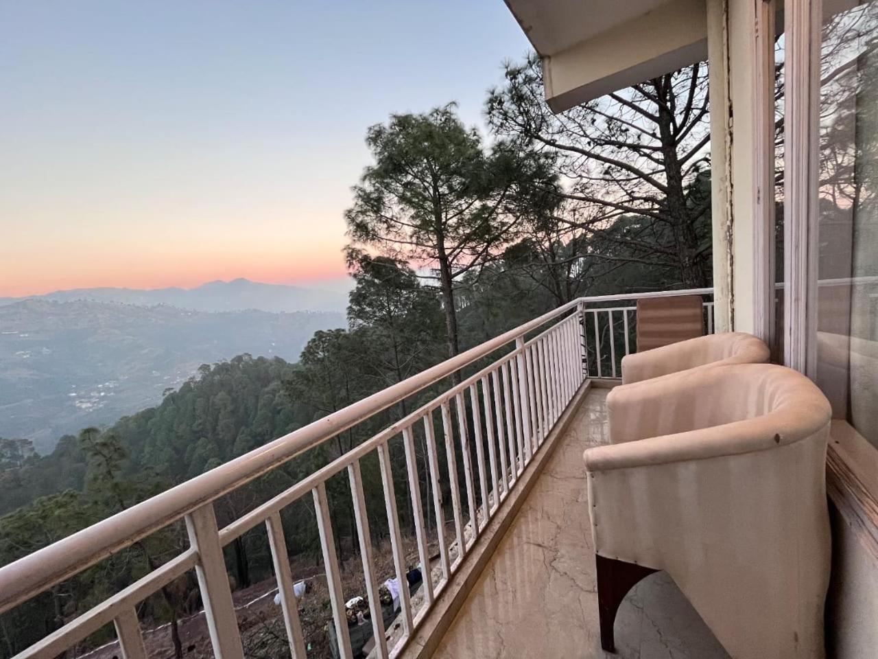 Hotel Tribe View - Away From City Hustle !! Top Rated & Most Awarded Property !! A Peaceful Stay Kasauli Eksteriør billede